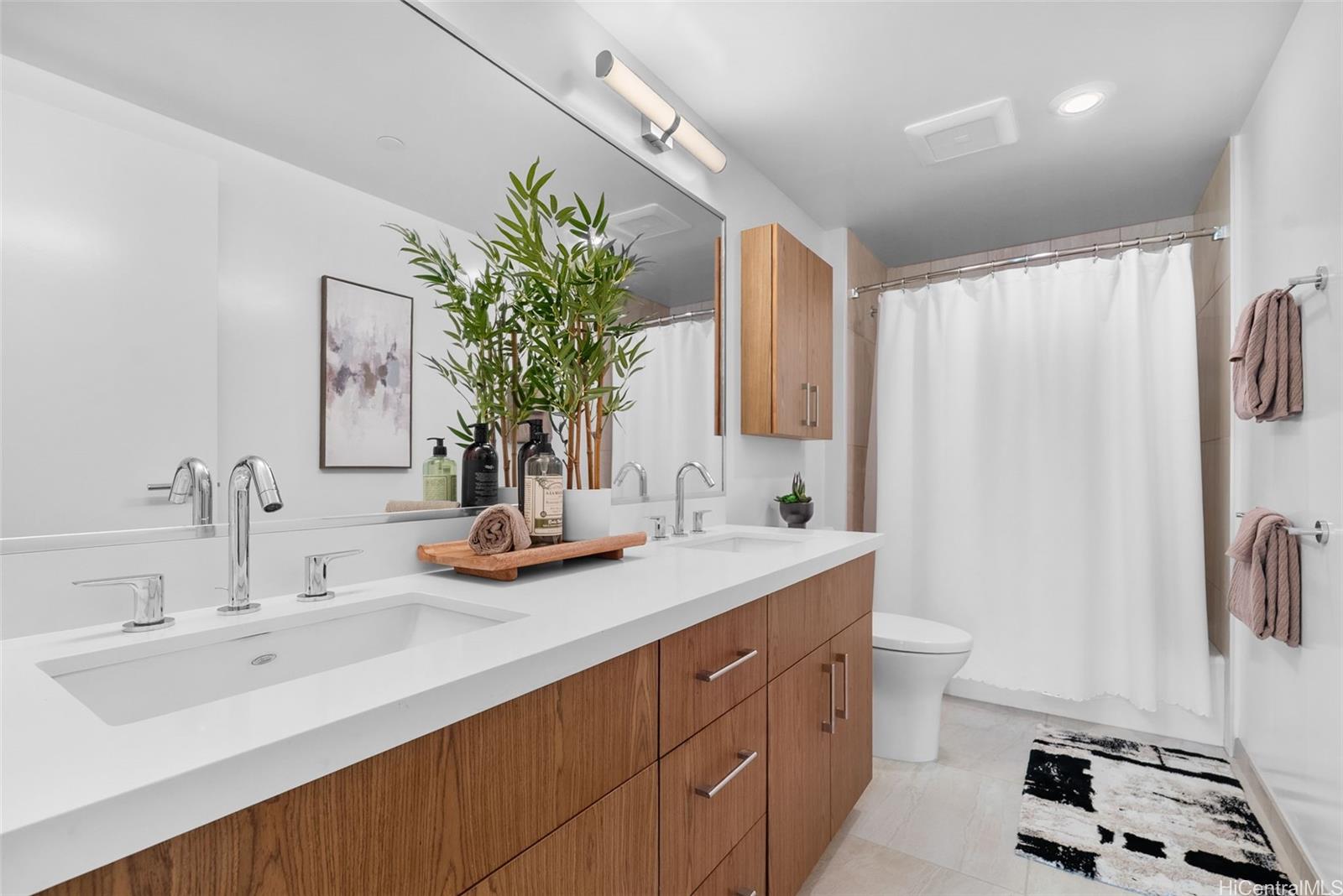 Azure Ala Moana condo # 2009, Honolulu, Hawaii - photo 16 of 25