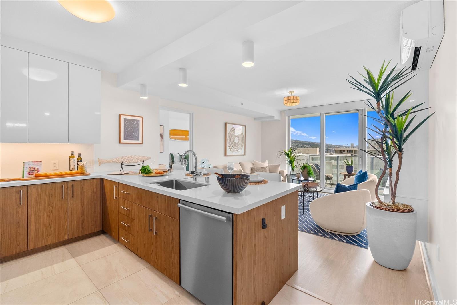 Azure Ala Moana condo # 2009, Honolulu, Hawaii - photo 3 of 25