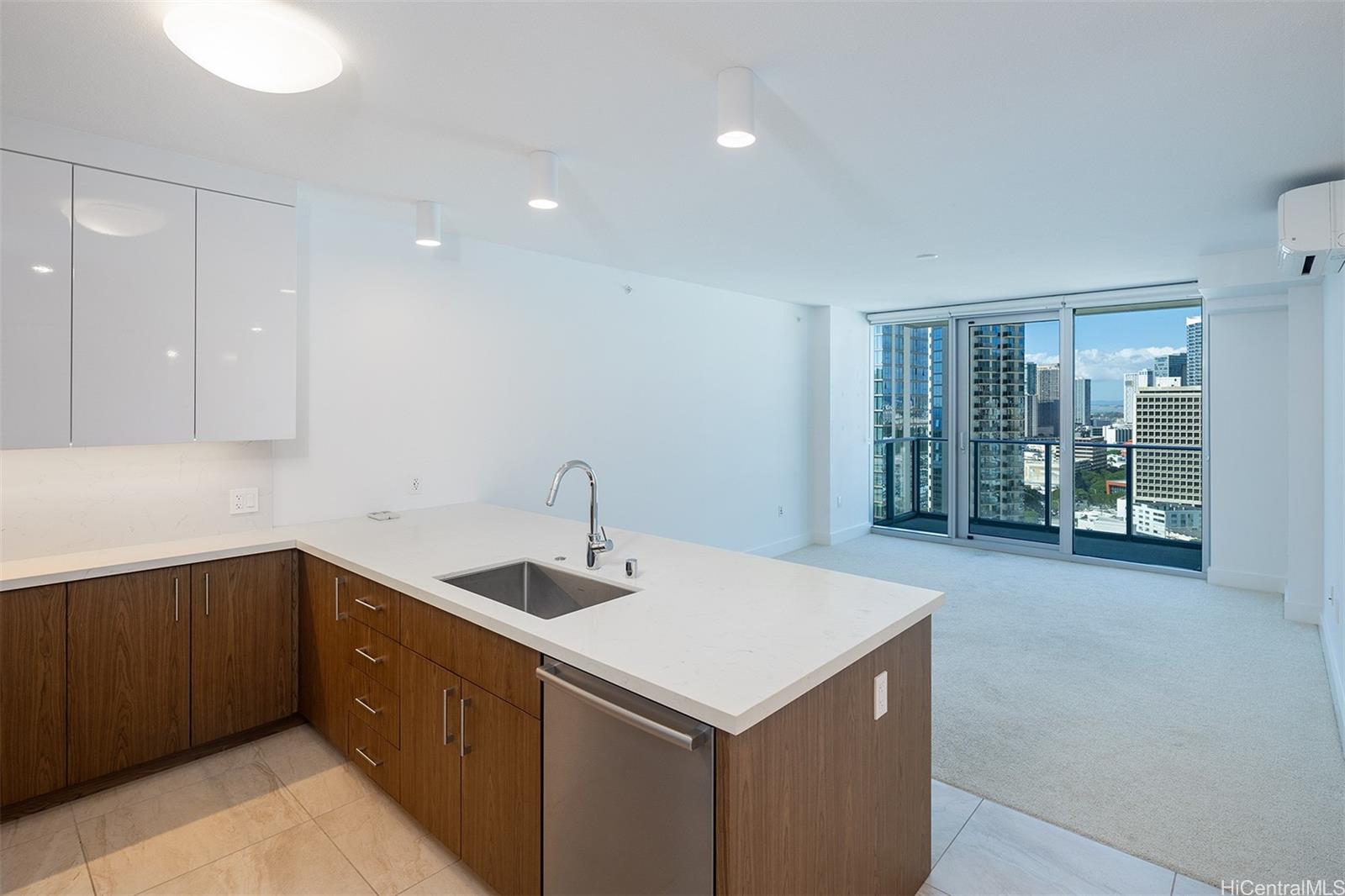 629 Keeaumoku St Honolulu - Rental - photo 2 of 24