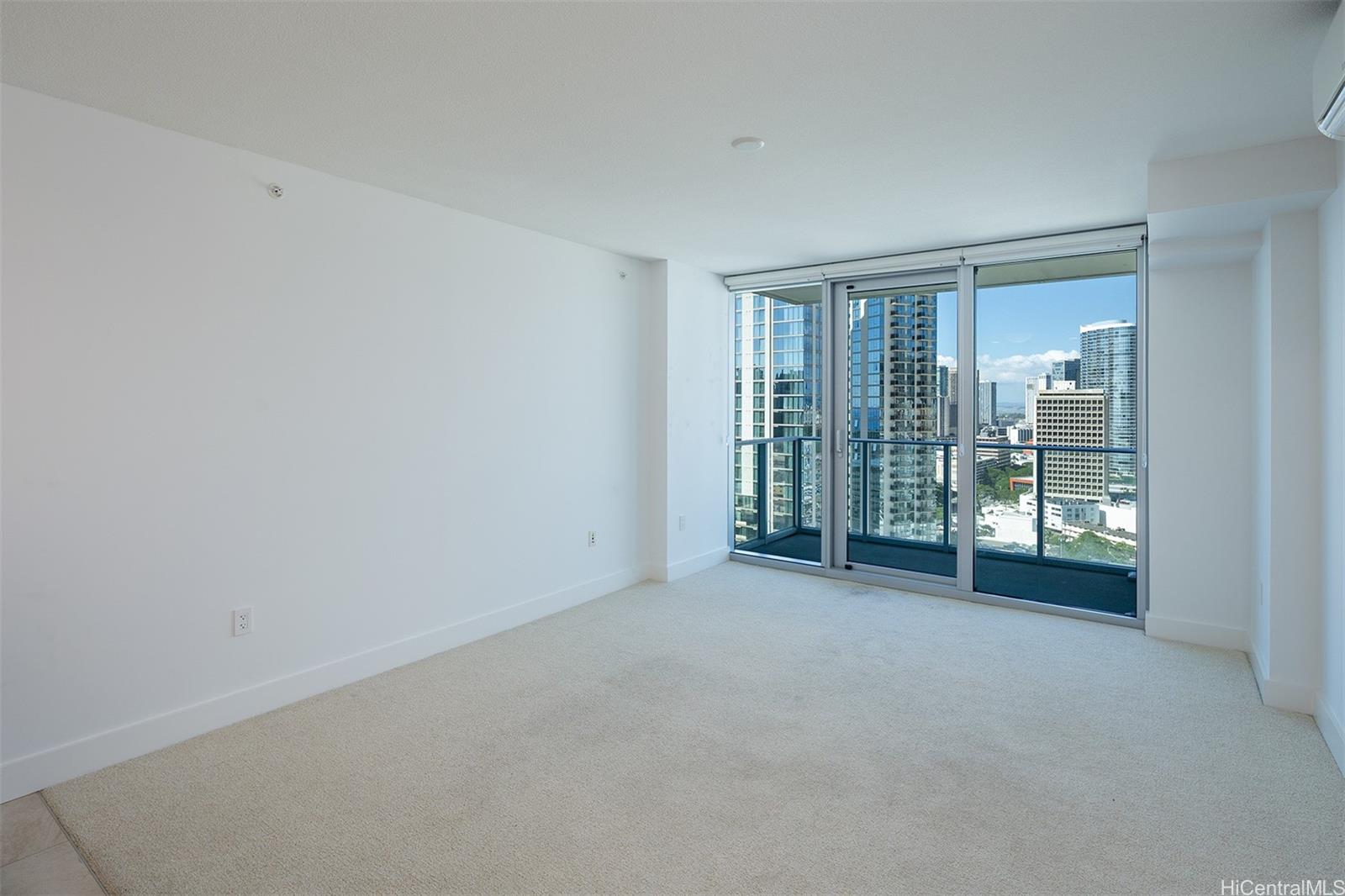 629 Keeaumoku St Honolulu - Rental - photo 3 of 24