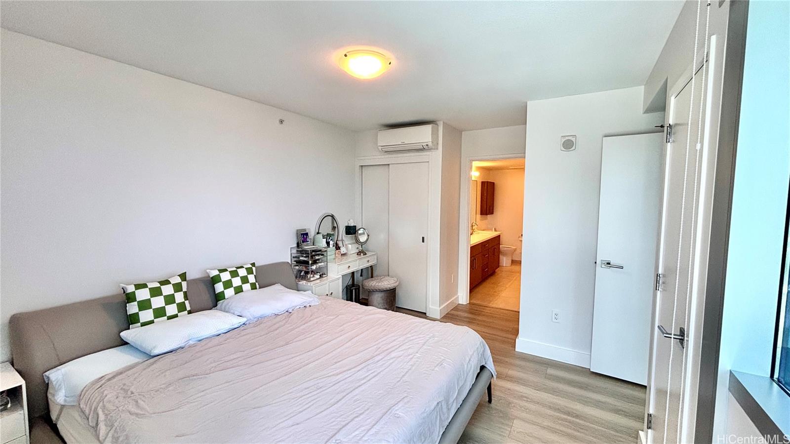 Azure Ala Moana condo # 2310, Honolulu, Hawaii - photo 5 of 18