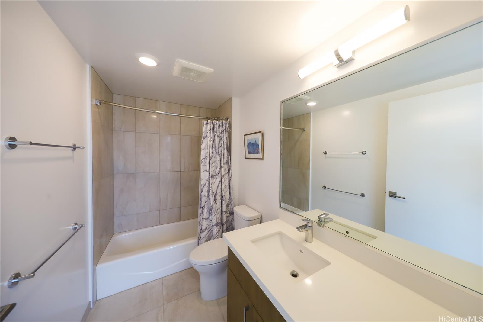 Azure Ala Moana condo # 2903, Honolulu, Hawaii - photo 12 of 15