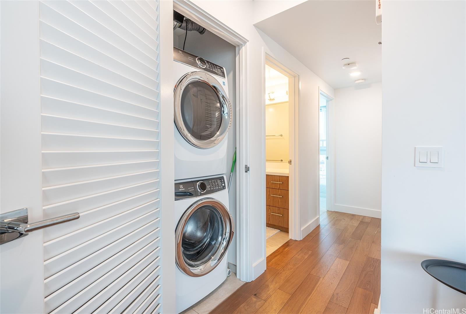 Azure Ala Moana condo # 2911, Honolulu, Hawaii - photo 13 of 16