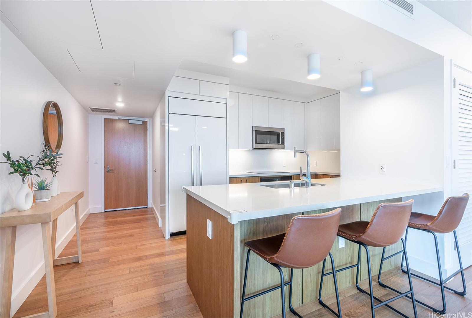 Azure Ala Moana condo # 2911, Honolulu, Hawaii - photo 4 of 16