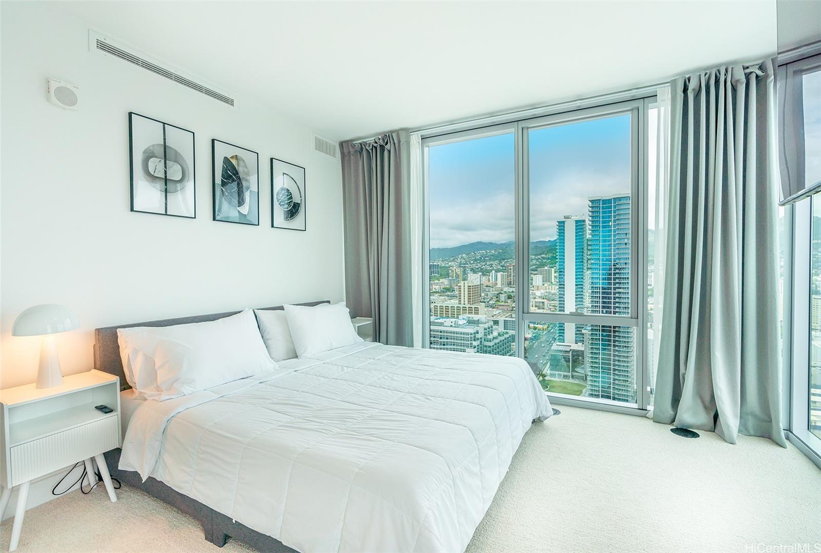 Azure Ala Moana condo # 2911, Honolulu, Hawaii - photo 8 of 16