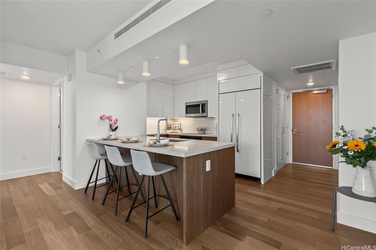 Azure Ala Moana condo # 2912, Honolulu, Hawaii - photo 3 of 24