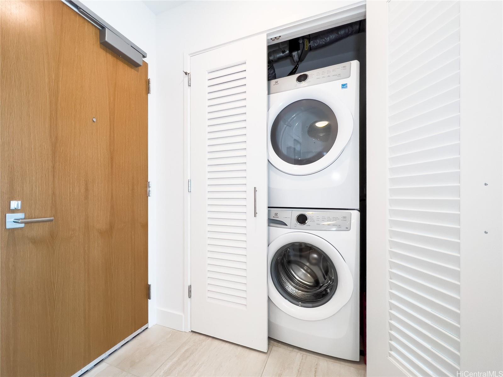 Azure Ala Moana condo # 3010, Honolulu, Hawaii - photo 4 of 15