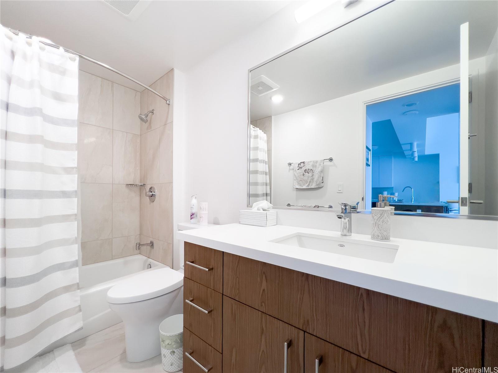 Azure Ala Moana condo # 3010, Honolulu, Hawaii - photo 8 of 15