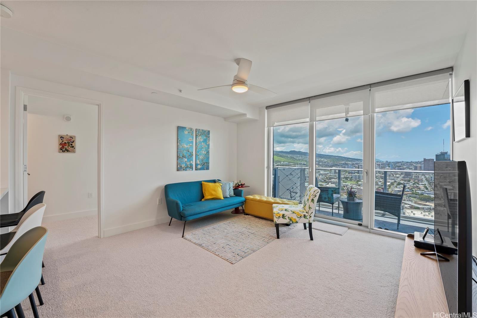 Azure Ala Moana 3209, 629 Keeaumoku Street, Honolulu Holiday Mart