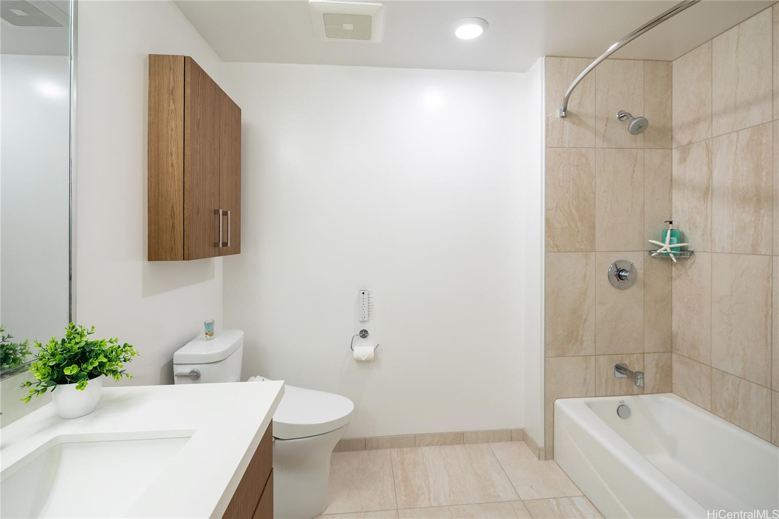 Azure Ala Moana condo # 3210, Honolulu, Hawaii - photo 9 of 19