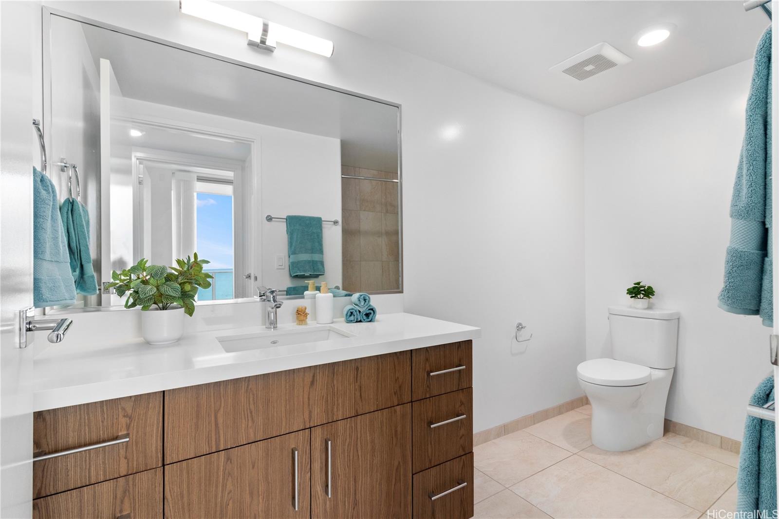 Azure Ala Moana condo # 3401, Honolulu, Hawaii - photo 6 of 21