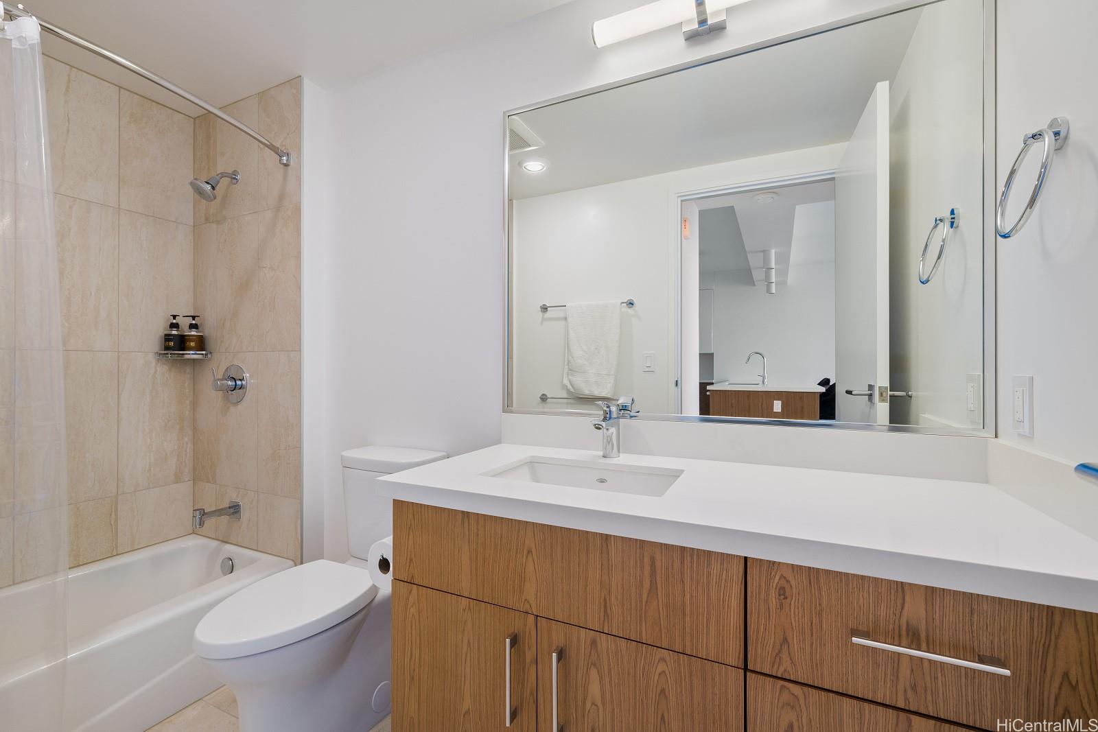 Azure Ala Moana condo # 3502, Honolulu, Hawaii - photo 11 of 25