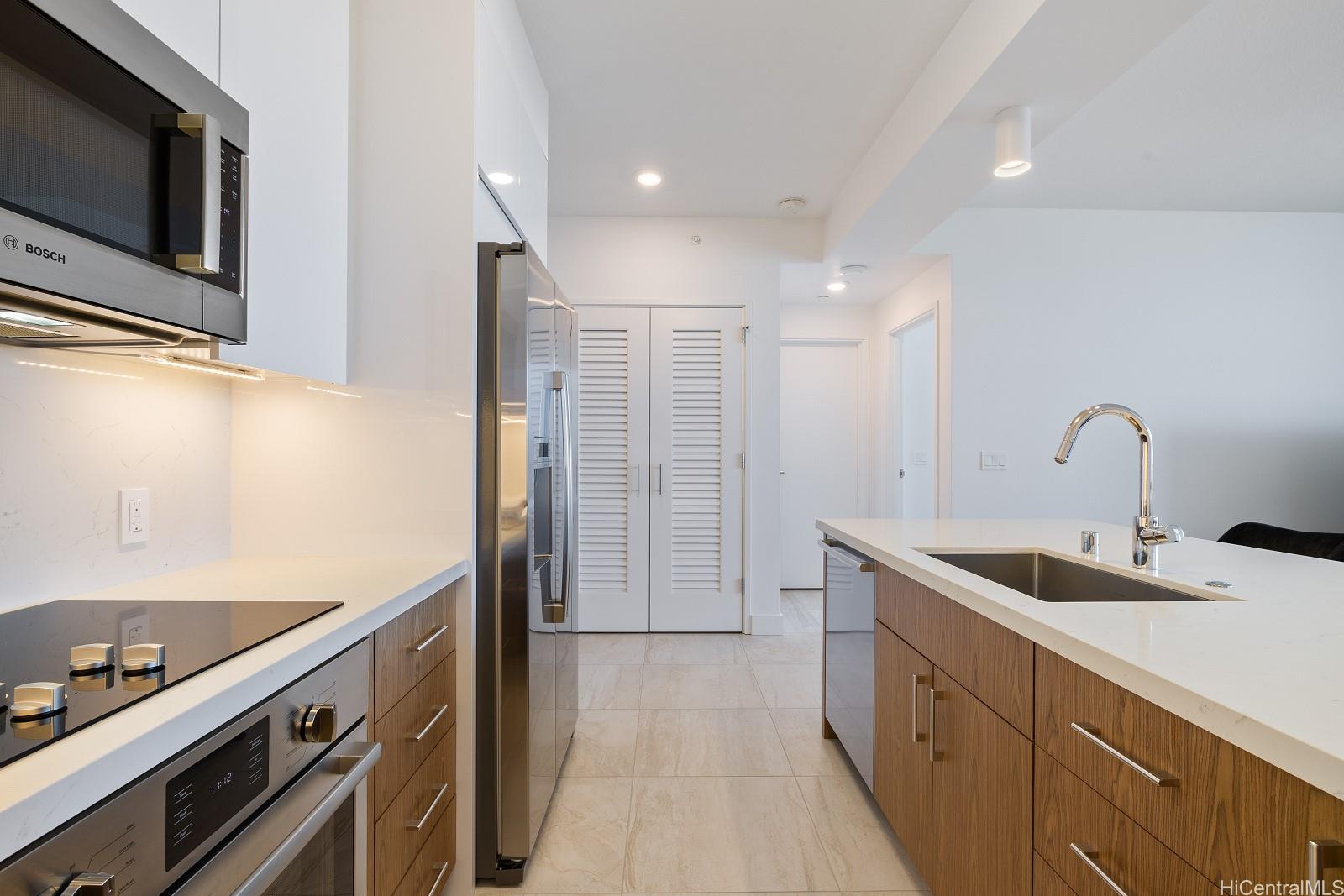 Azure Ala Moana condo # 3502, Honolulu, Hawaii - photo 5 of 25