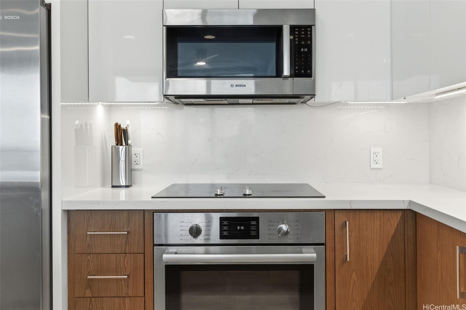 Azure Ala Moana condo # 3709, Honolulu, Hawaii - photo 6 of 22