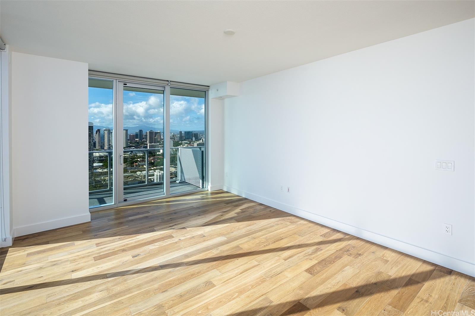 629 Keeaumoku Street Honolulu - Rental - photo 2 of 24