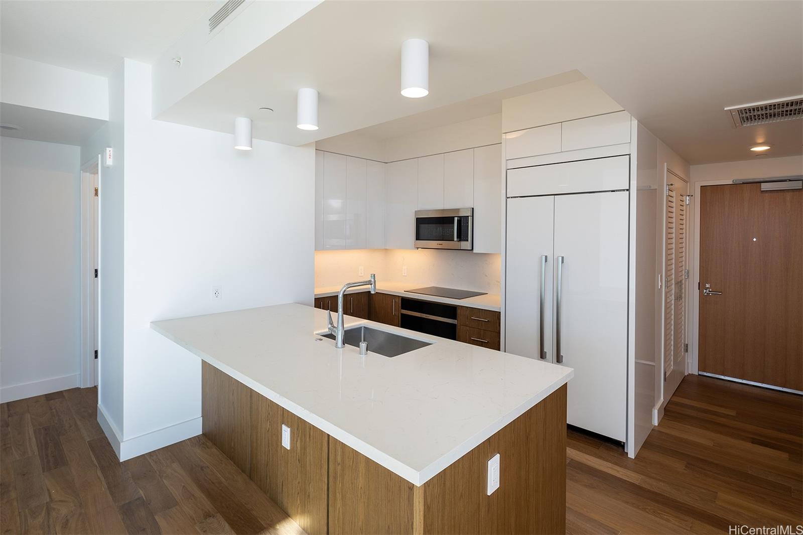 629 Keeaumoku Street Honolulu - Rental - photo 4 of 24