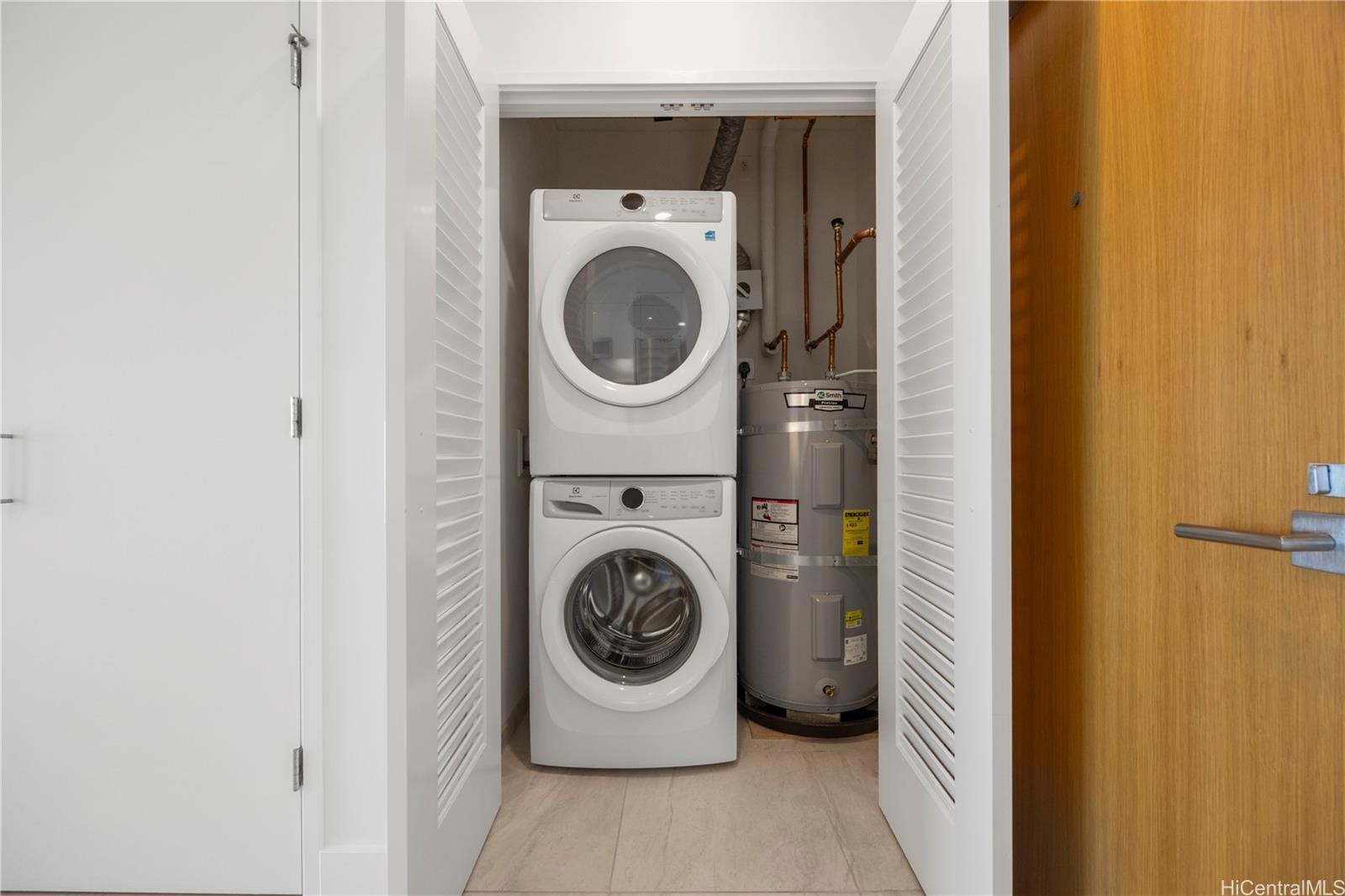 Azure Ala Moana condo # 3903, Honolulu, Hawaii - photo 10 of 21