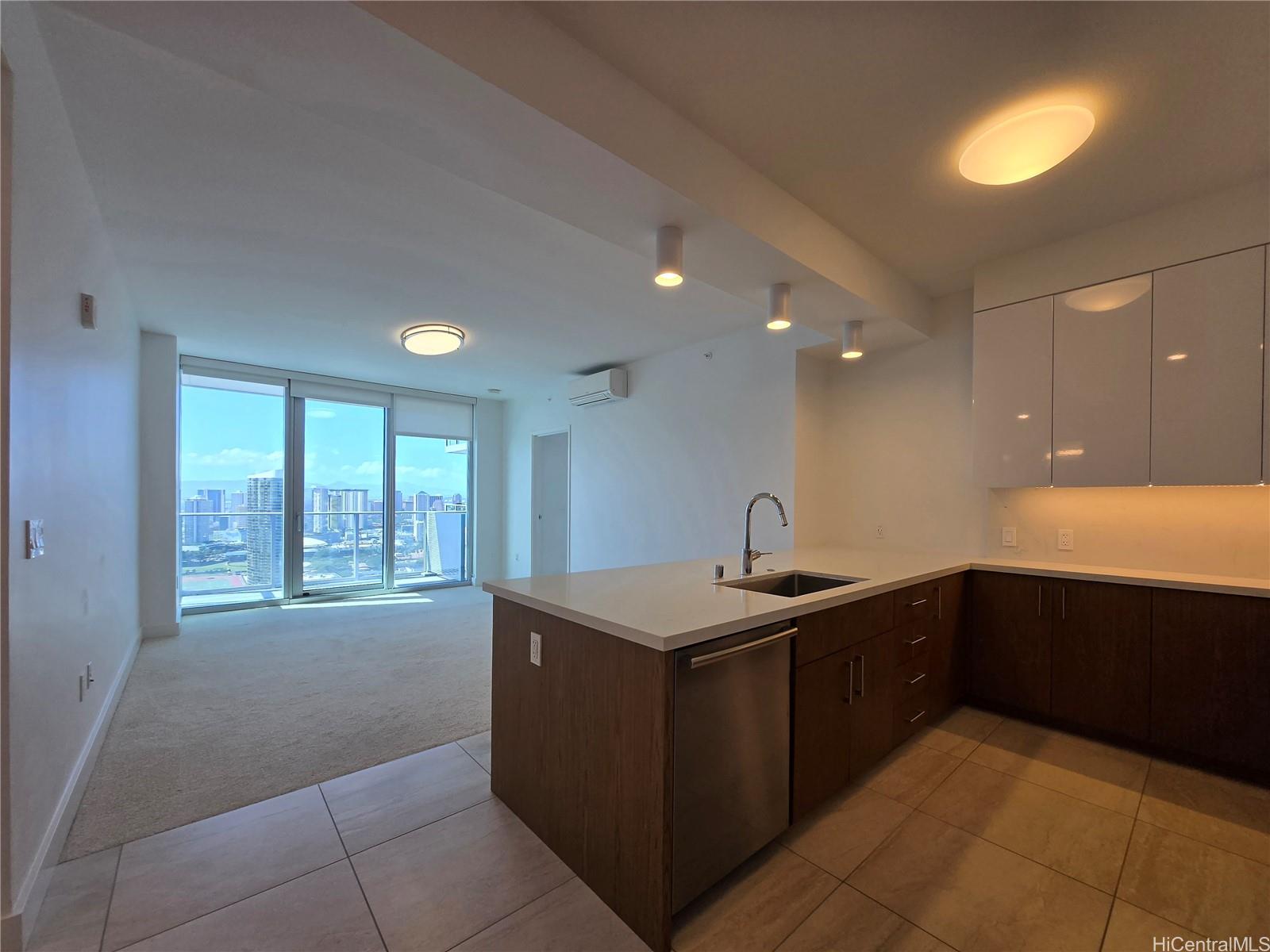 629 Keeaumoku Sts Honolulu - Rental - photo 3 of 25