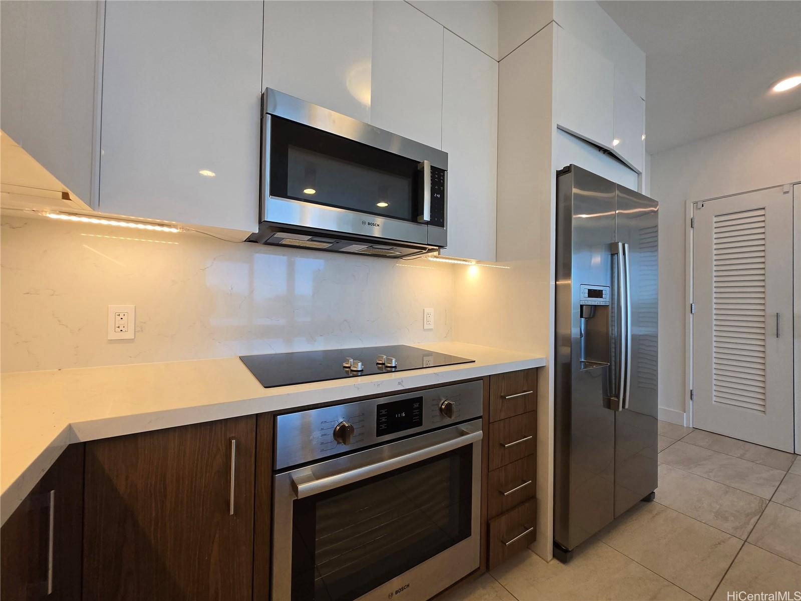 629 Keeaumoku Sts Honolulu - Rental - photo 4 of 25