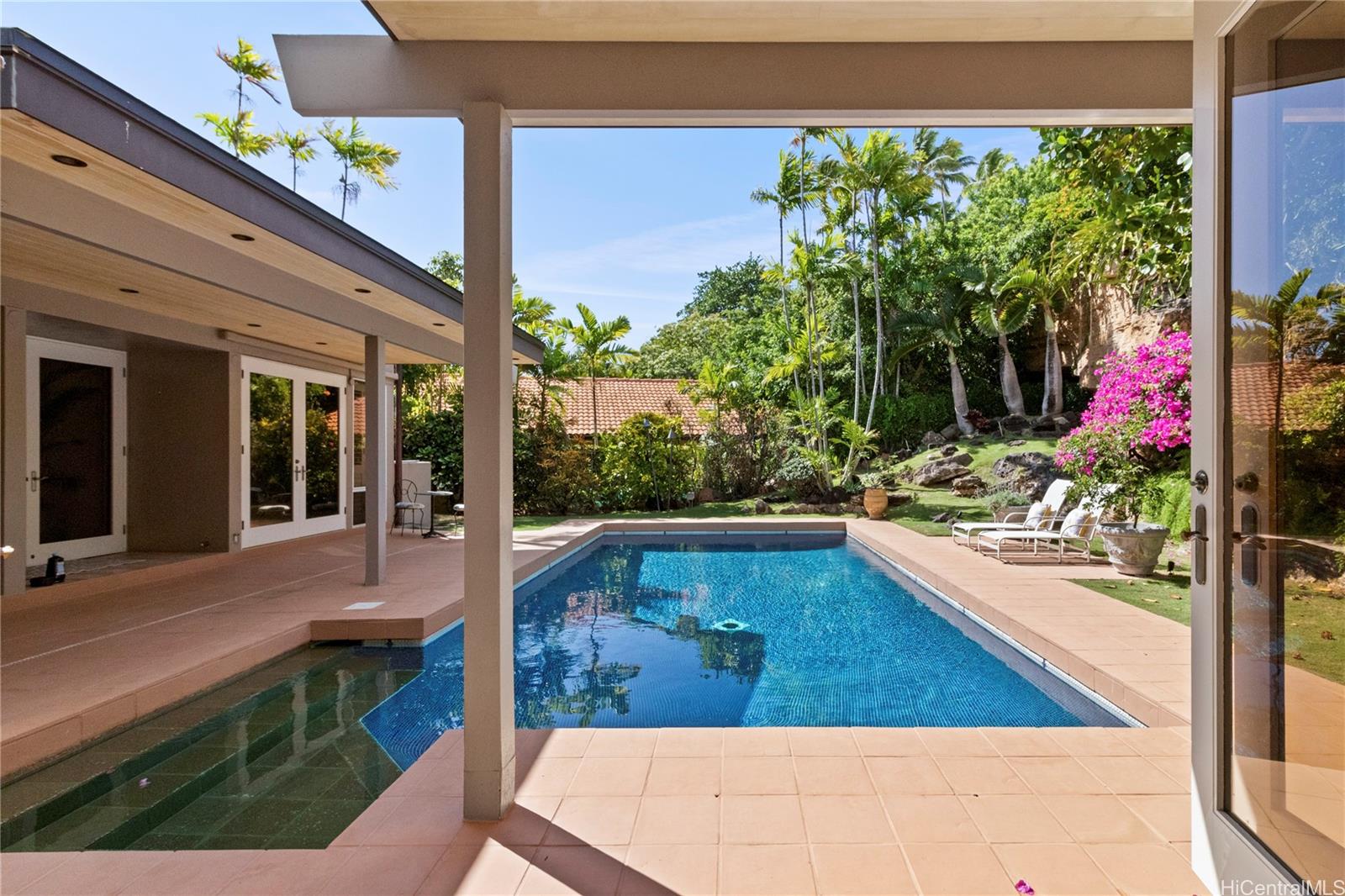 630  Ahakea Street Kahala Area, Diamond Head home - photo 2 of 25