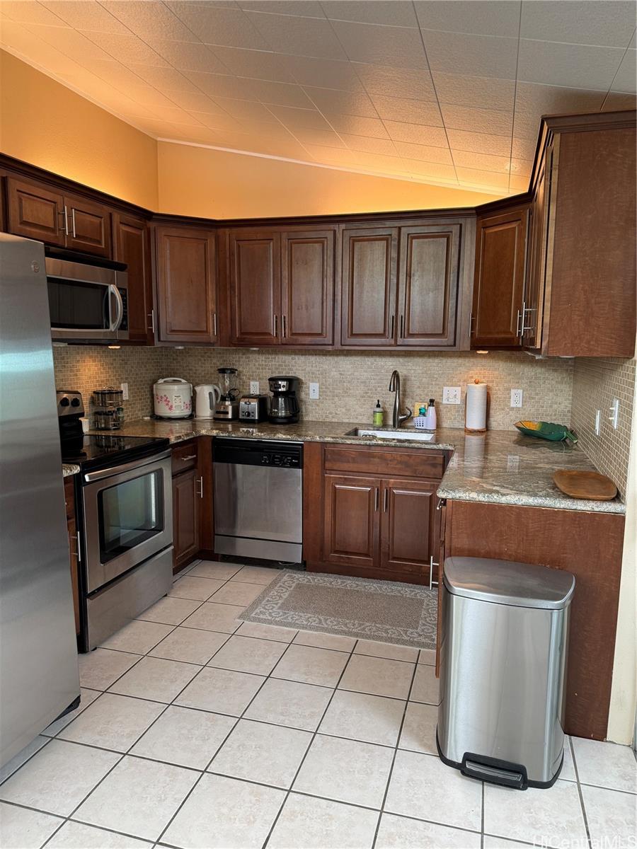 6307  Kaiwiki Place West Marina, Hawaii Kai home - photo 5 of 12