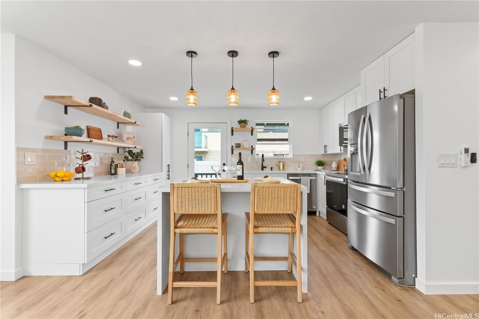 631  Punaa Street Coconut Grove, Kailua home - photo 4 of 16