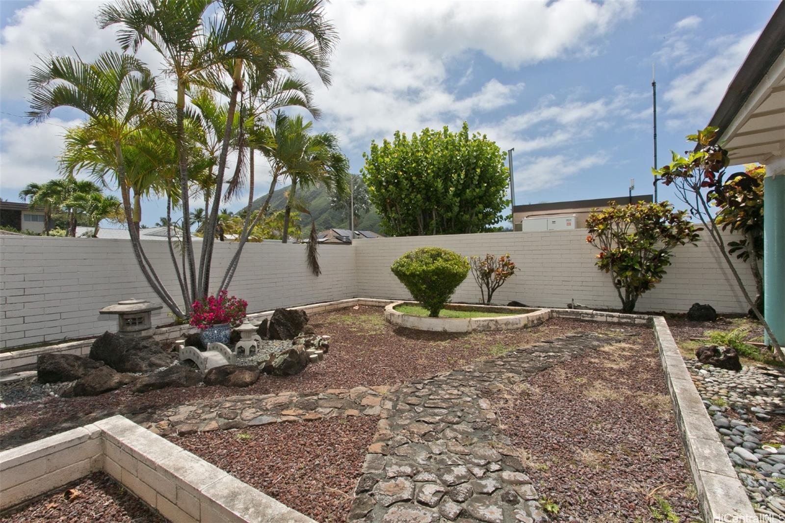 636  Kaumakani Street Luna Kai, Hawaii Kai home - photo 24 of 25