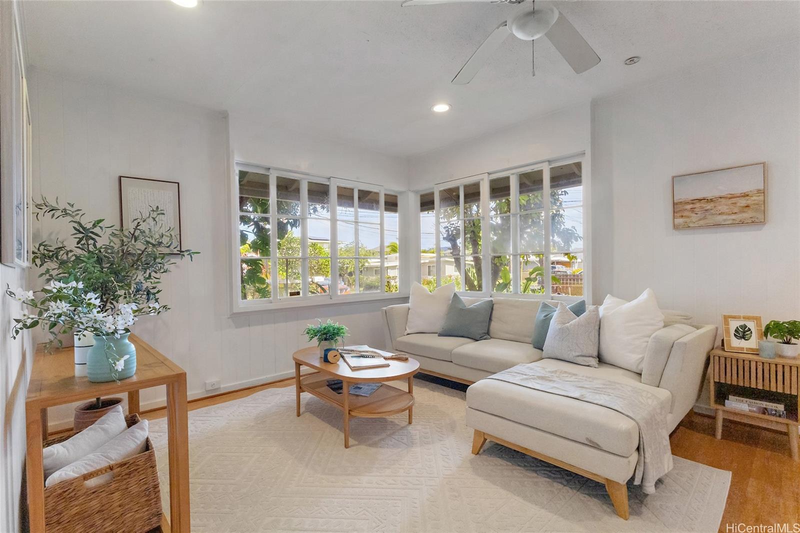 637  Kuaaina Way Coconut Grove, Kailua home - photo 2 of 25