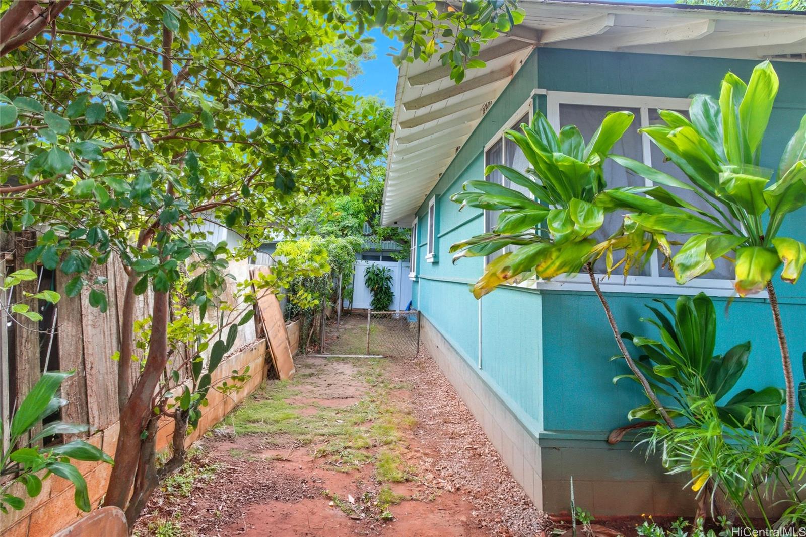 637  Kuaaina Way Coconut Grove, Kailua home - photo 19 of 25