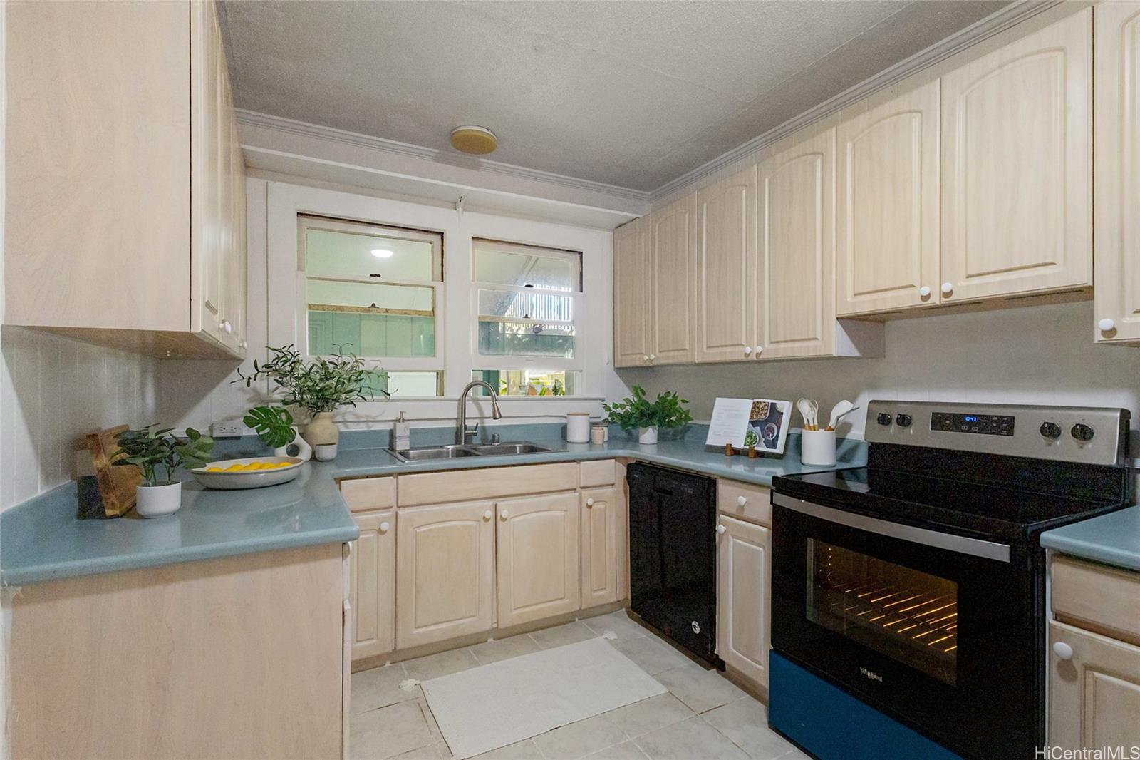 637  Kuaaina Way Coconut Grove, Kailua home - photo 5 of 25