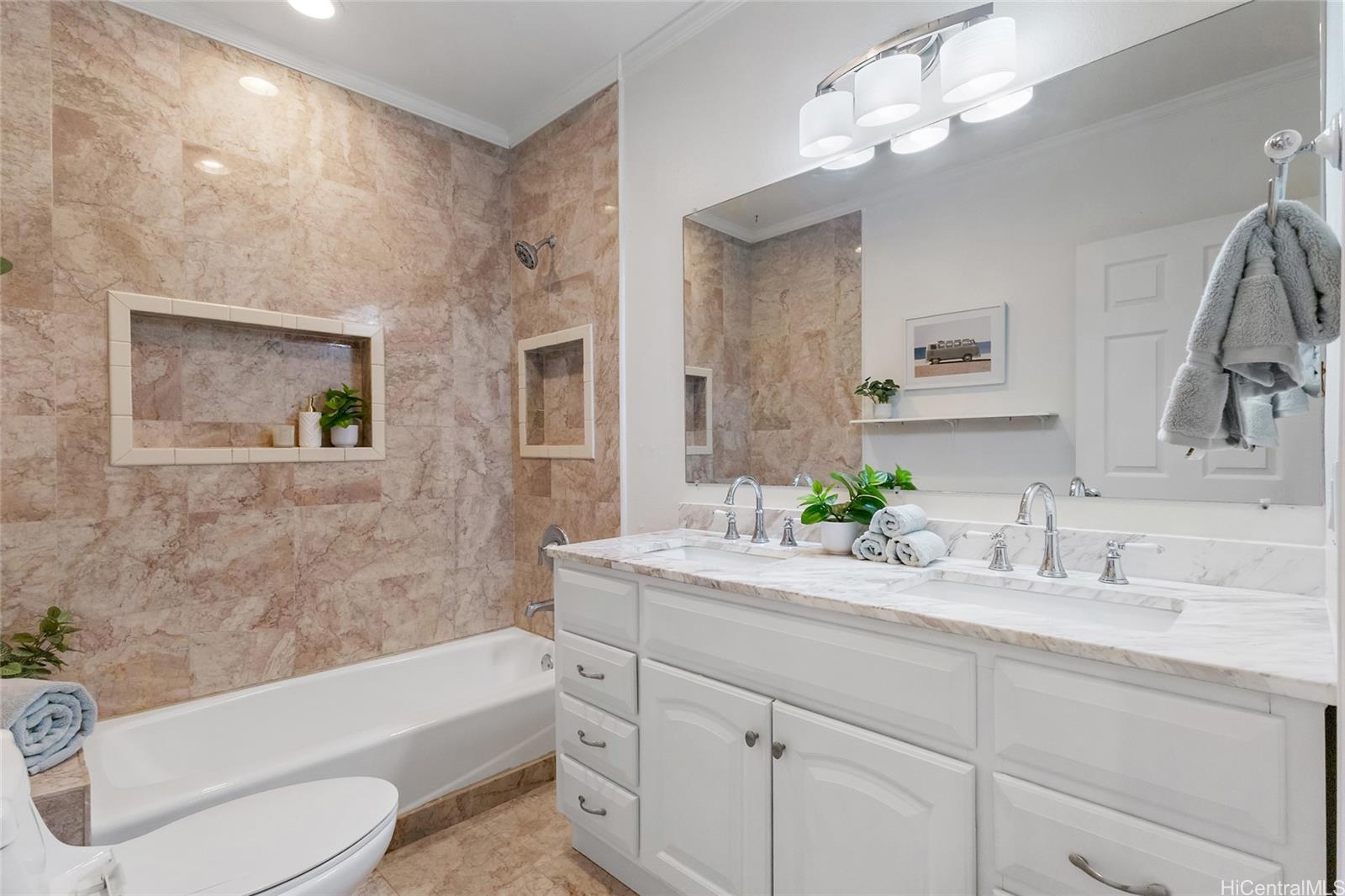 637  Kuaaina Way Coconut Grove, Kailua home - photo 3 of 24