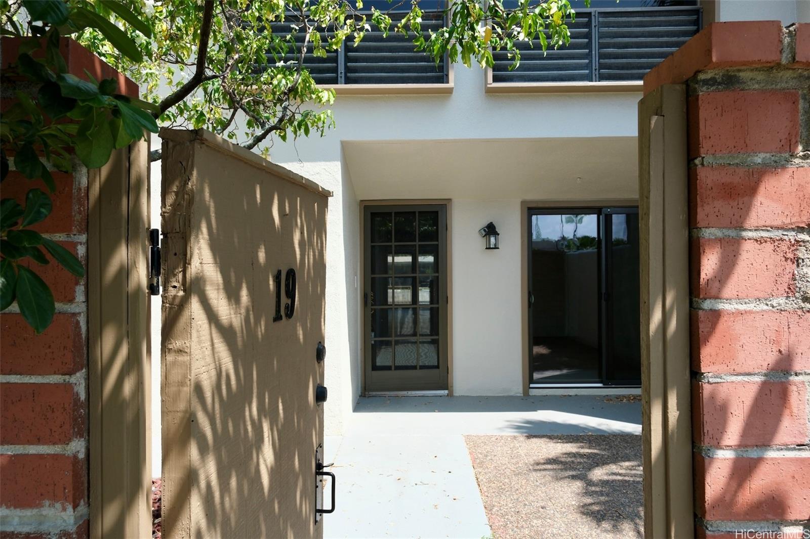 Moorings condo # 19, Honolulu, Hawaii - photo 4 of 24