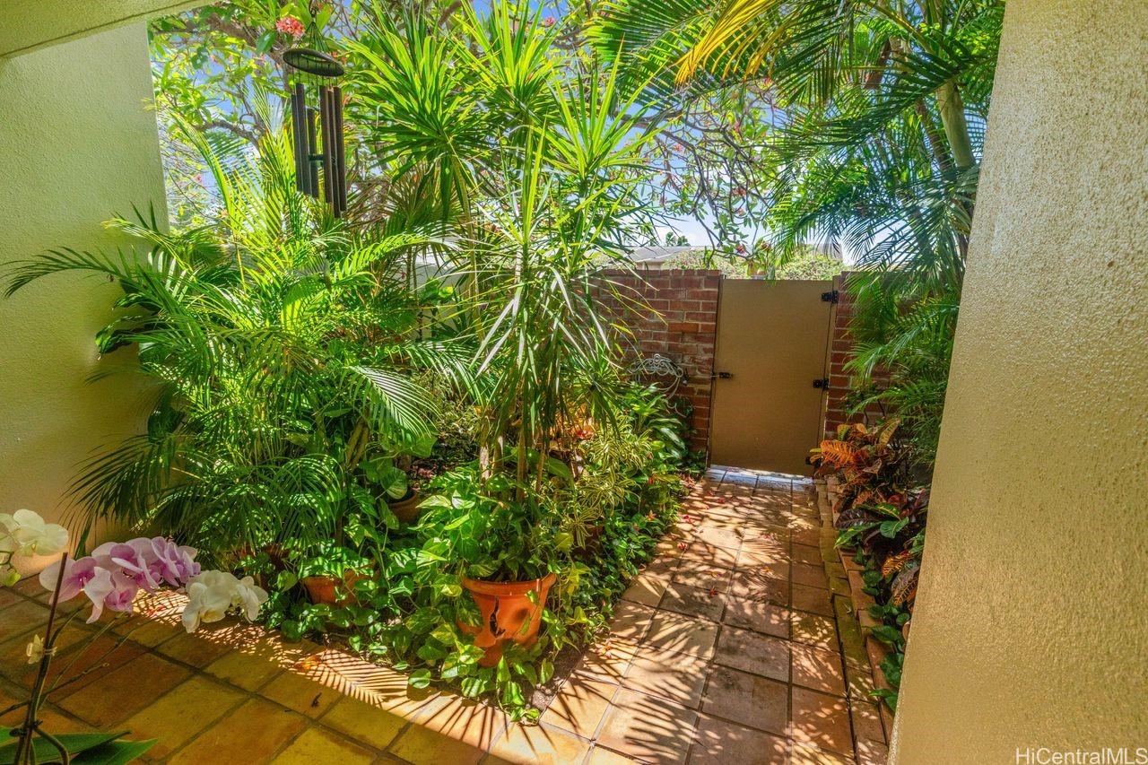 Moorings condo # 37, Honolulu, Hawaii - photo 14 of 25