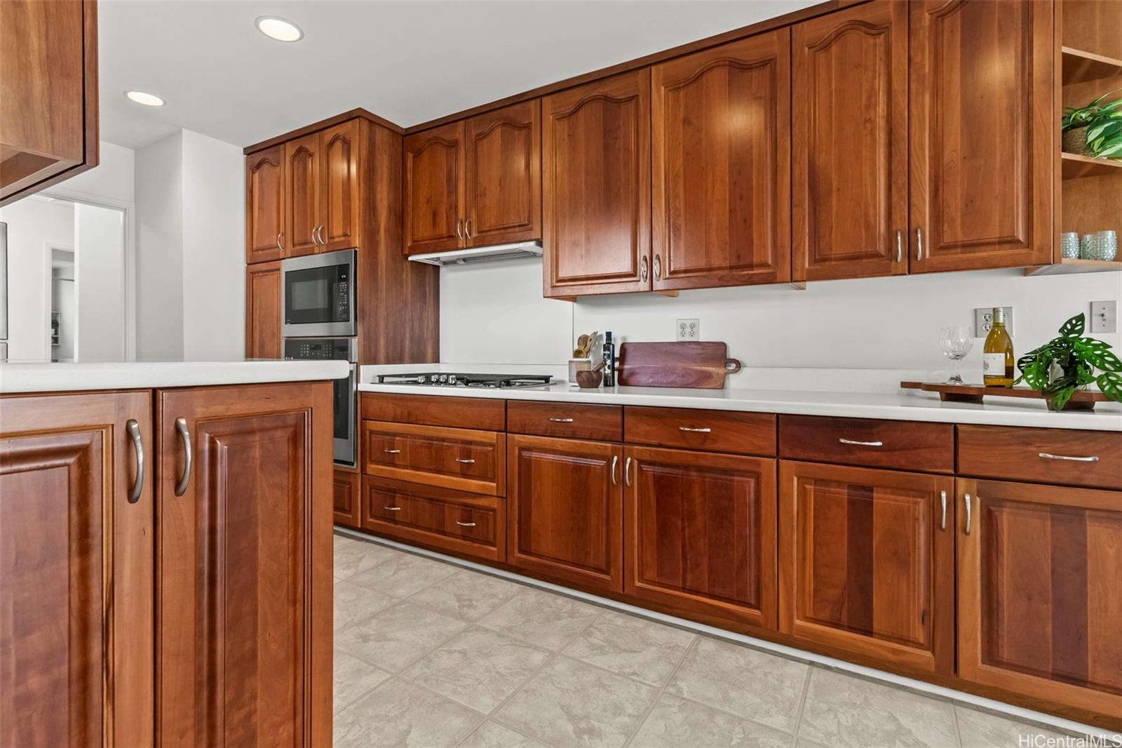 642  Papalani Street Enchanted Lake, Kailua home - photo 5 of 23