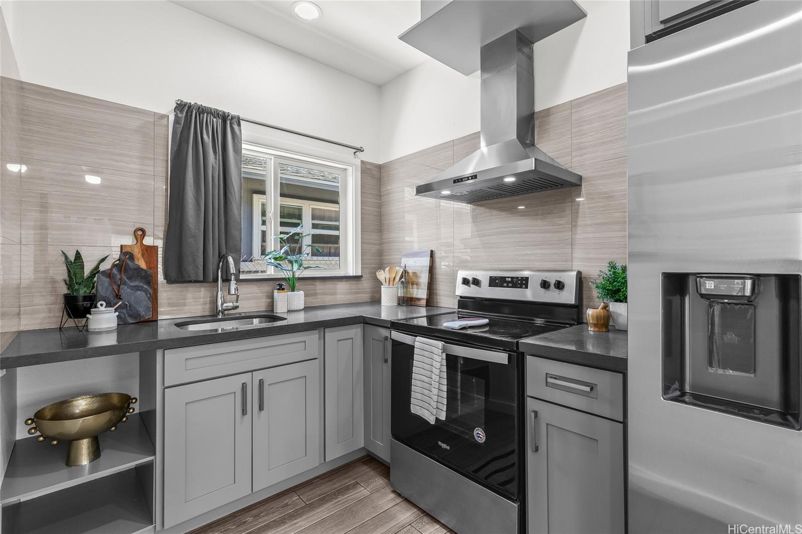 642  Vineyard Blvd Liliha, Honolulu home - photo 5 of 25