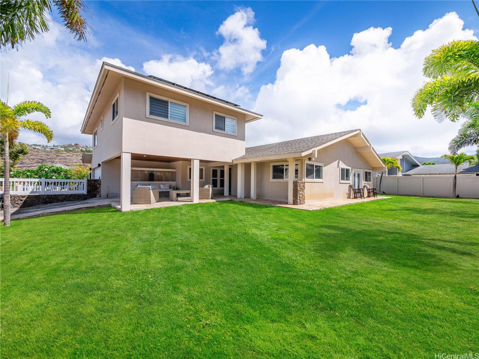 643  Kalanipuu Street Mariners Cove, Hawaii Kai home - photo 2 of 25