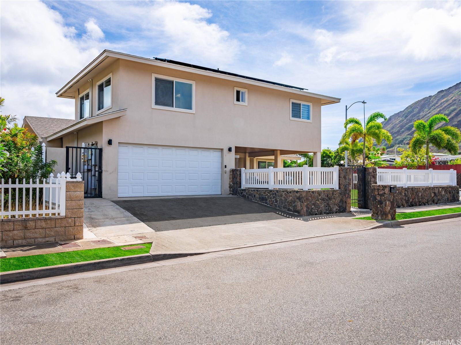 643  Kalanipuu Street Mariners Cove, Hawaii Kai home - photo 5 of 25