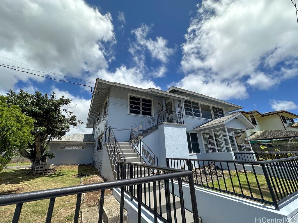 644  Ekekela Place Puunui, Honolulu home - photo 4 of 23