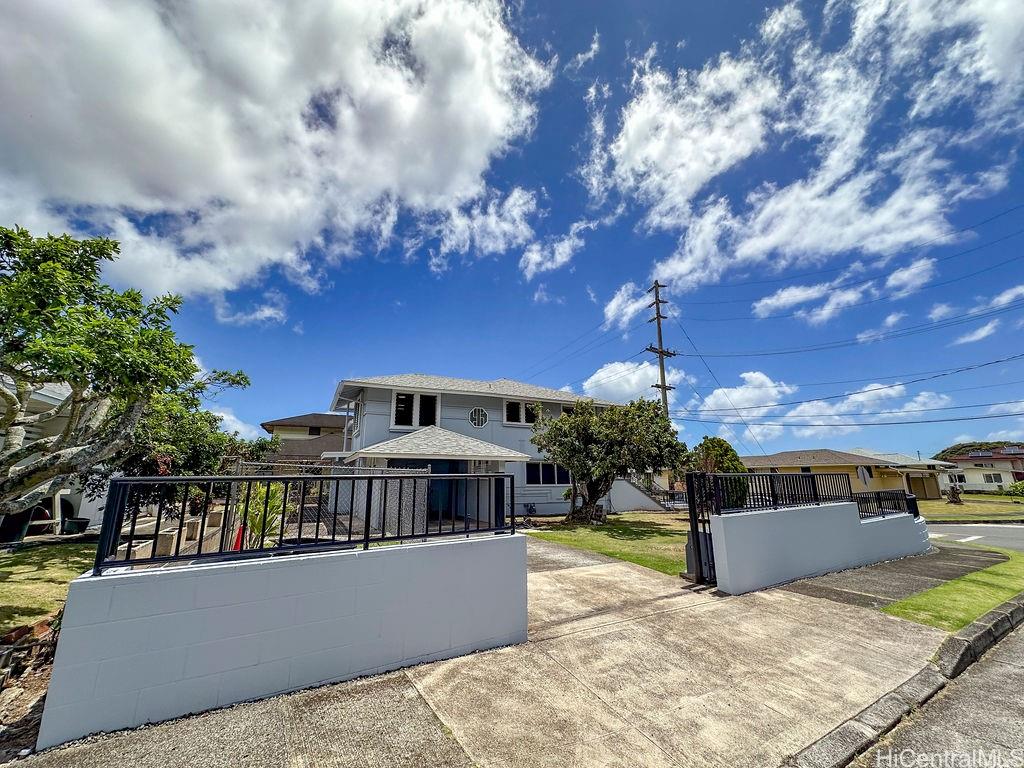 644  Ekekela Place Puunui, Honolulu home - photo 3 of 23