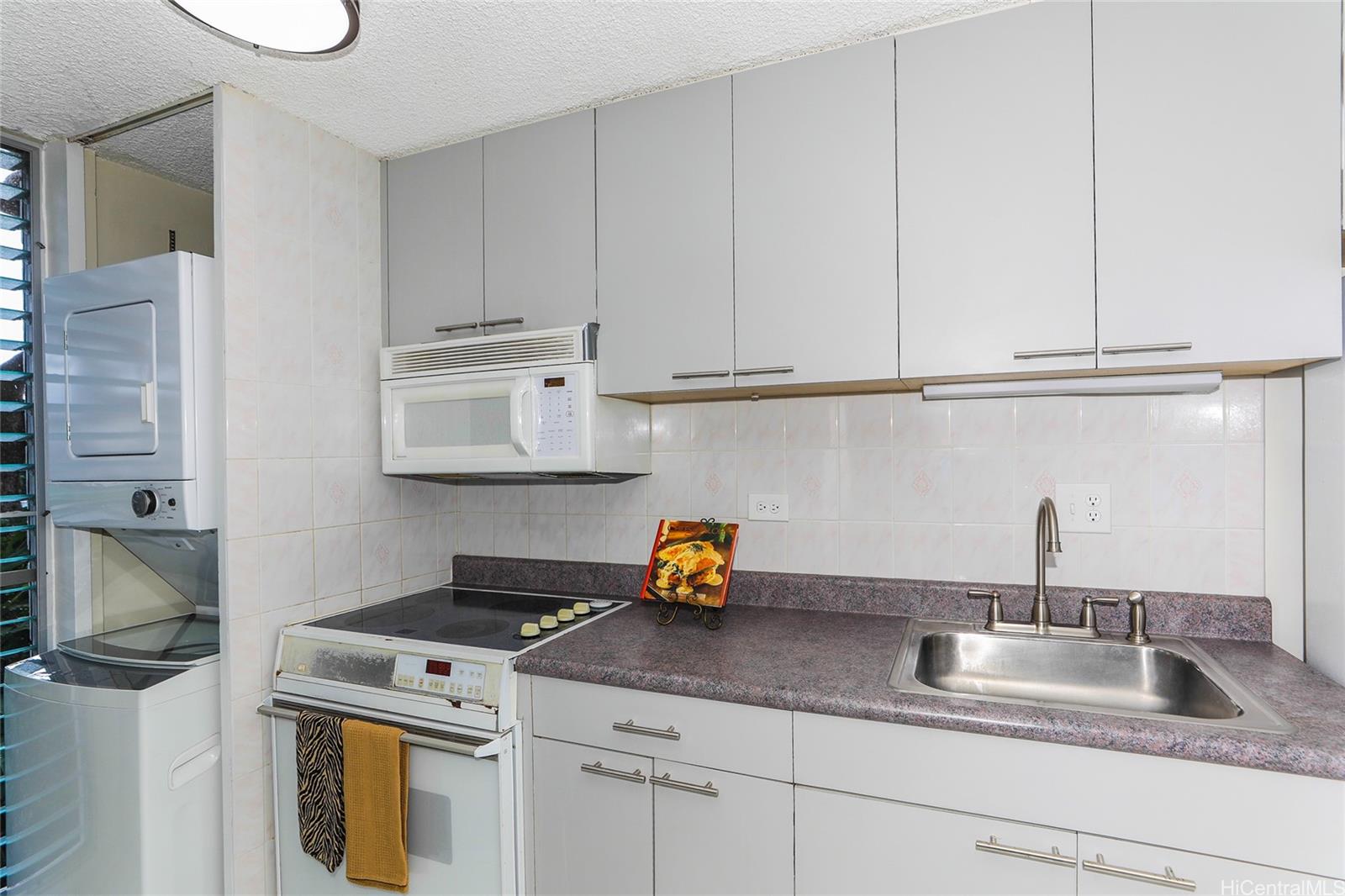 Kunawai Terrace condo # B203, Honolulu, Hawaii - photo 11 of 15