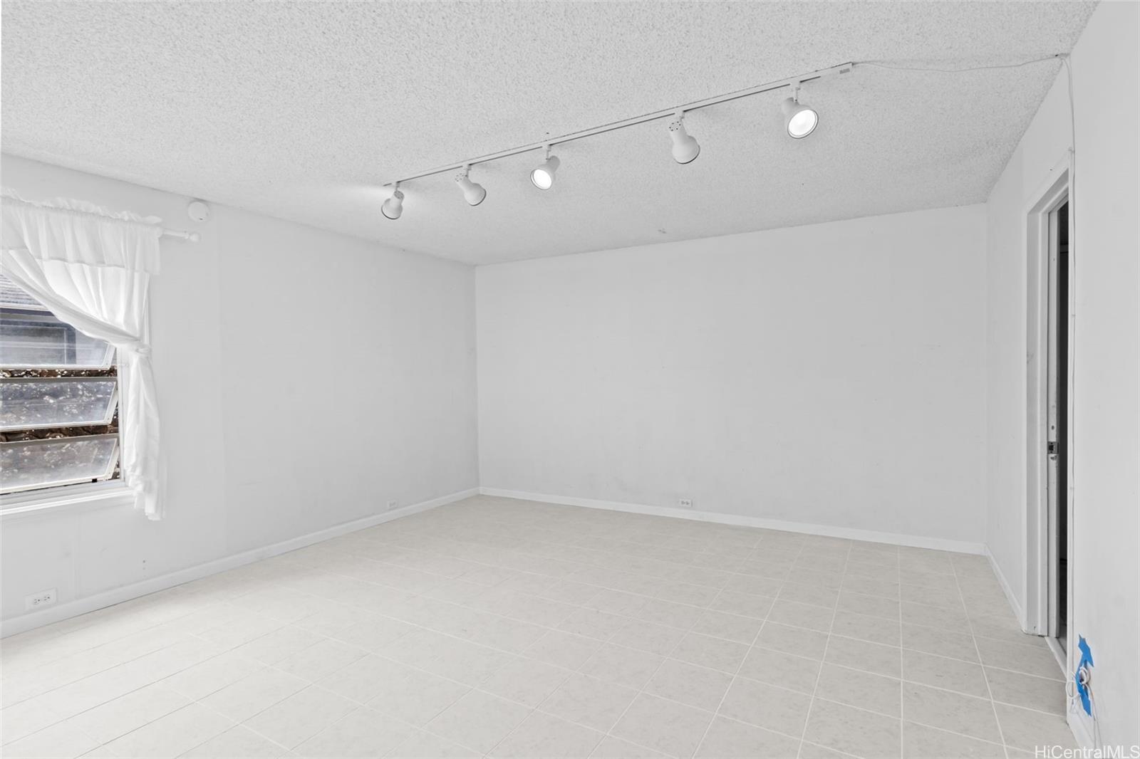 649  Kealahou Street Kalama Valley, Hawaii Kai home - photo 11 of 25