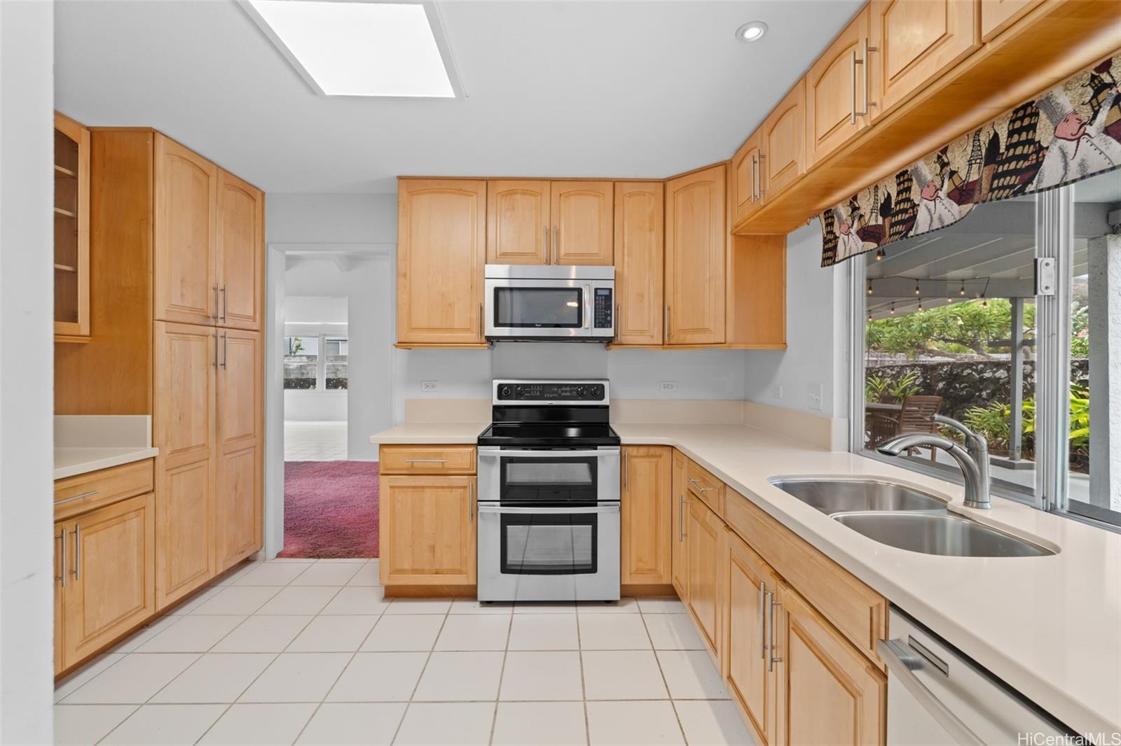 649  Kealahou Street Kalama Valley, Hawaii Kai home - photo 7 of 25