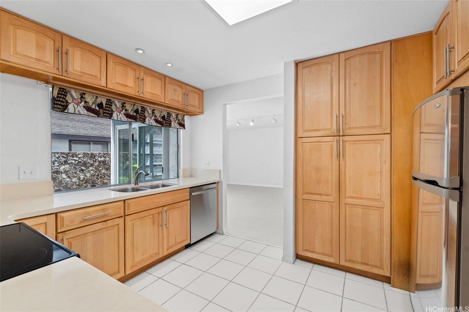 649  Kealahou Street Kalama Valley, Hawaii Kai home - photo 8 of 25