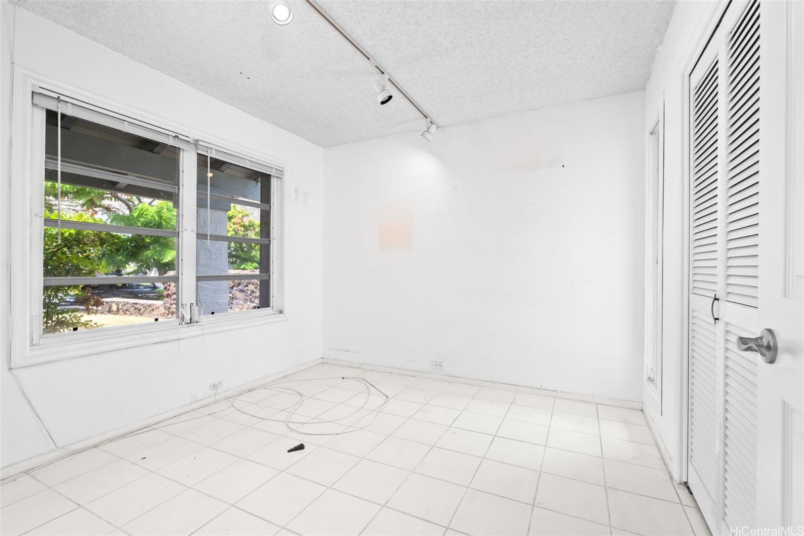 649  Kealahou Street Kalama Valley, Hawaii Kai home - photo 10 of 25