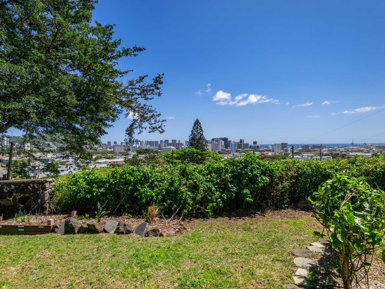 654  N Judd St Alewa Heights, Honolulu home - photo 24 of 25