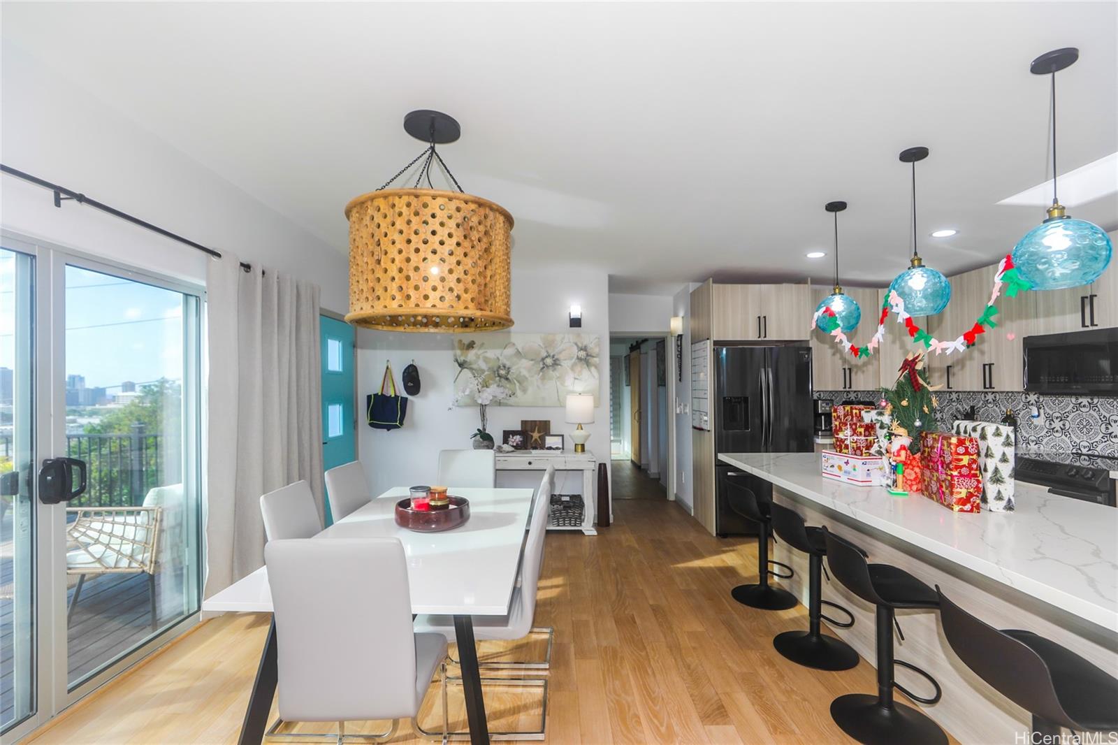 654  Judd Street Alewa Heights, Honolulu home - photo 3 of 25