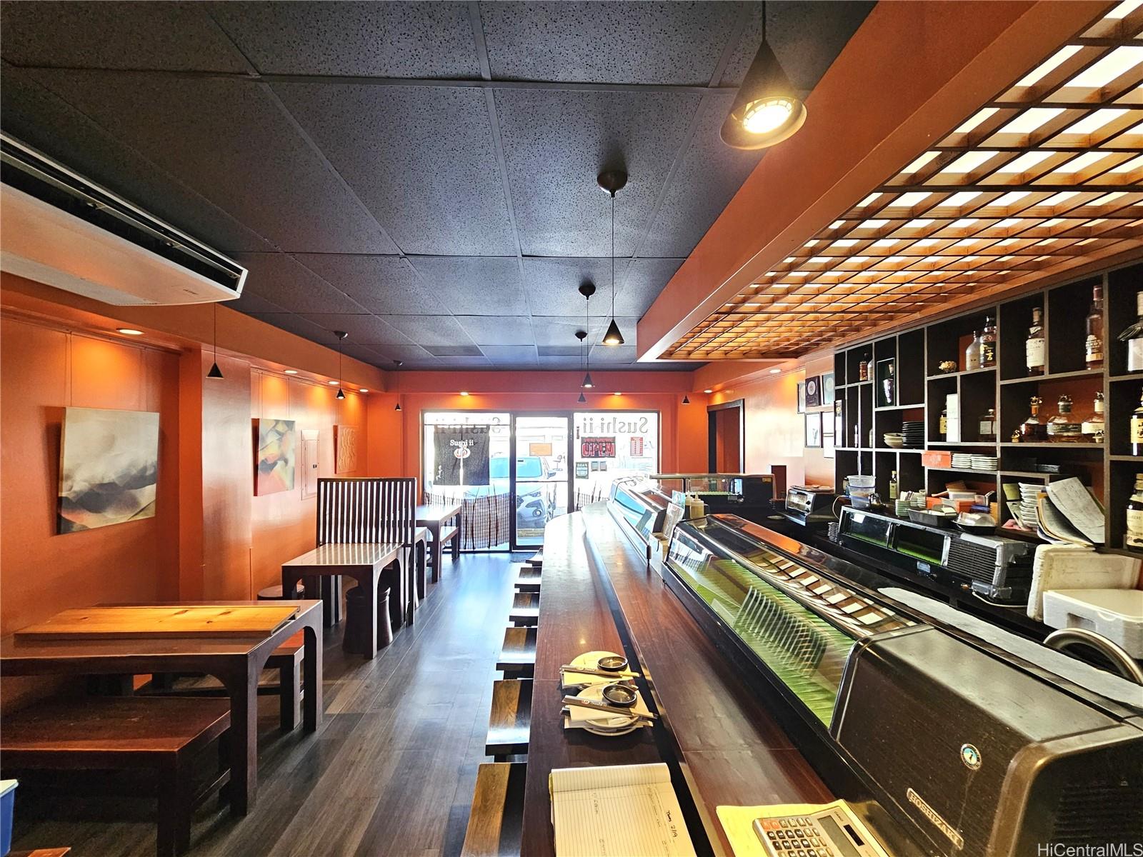 655 Keeaumoku St Holiday Mart  - photo 4 of 11