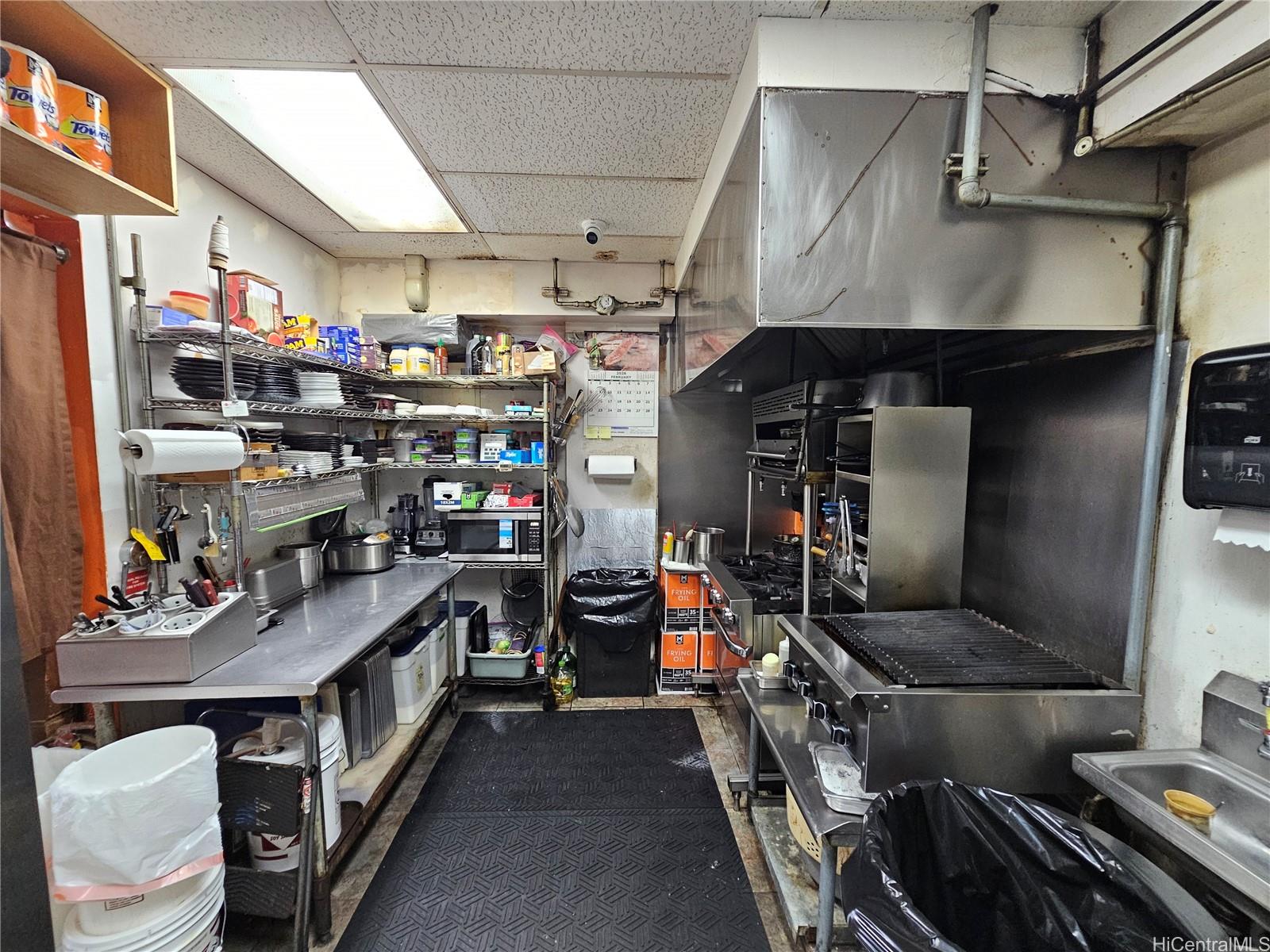 655 Keeaumoku St Holiday Mart  - photo 8 of 11