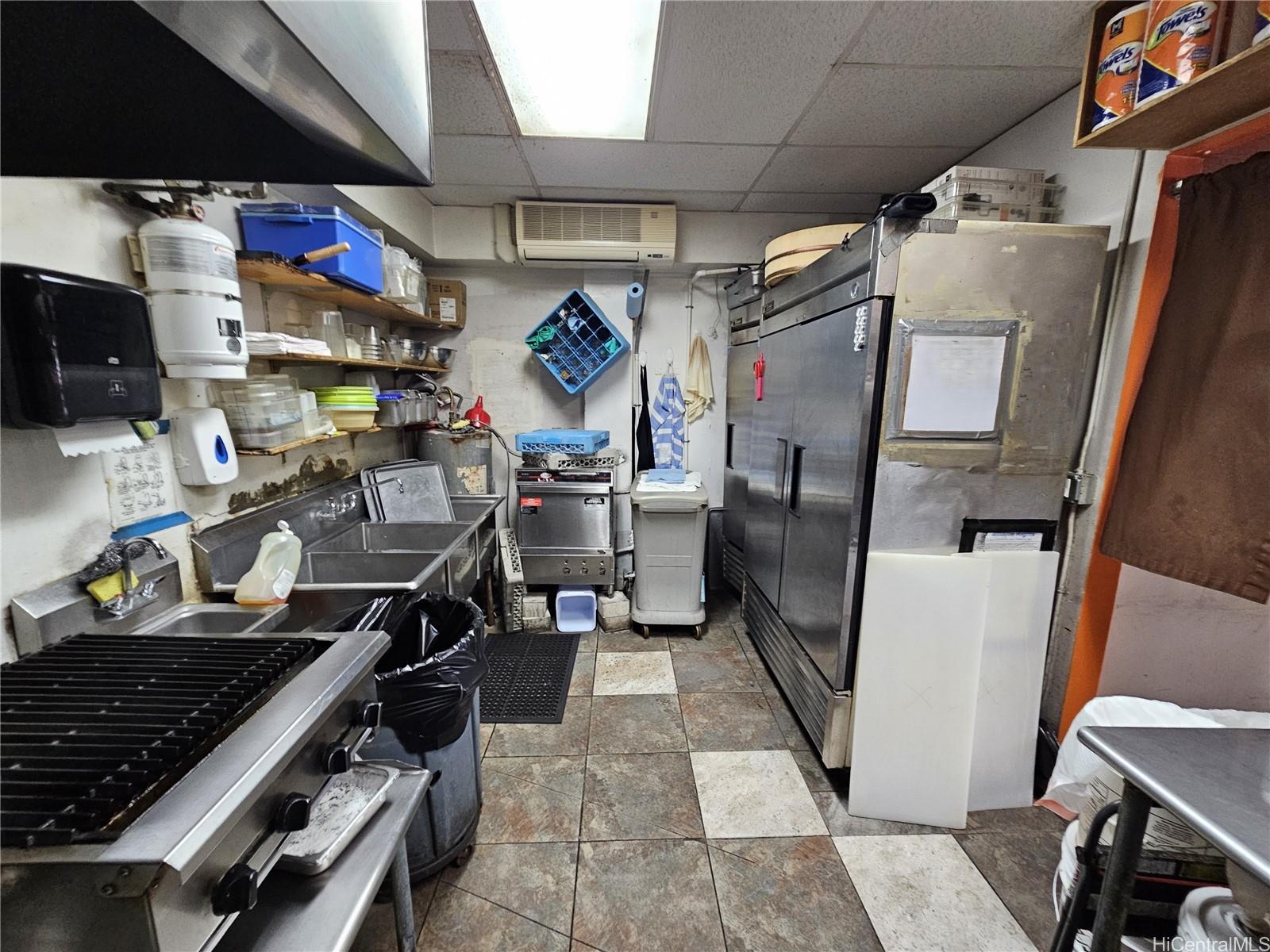 655 Keeaumoku St Holiday Mart  - photo 10 of 11