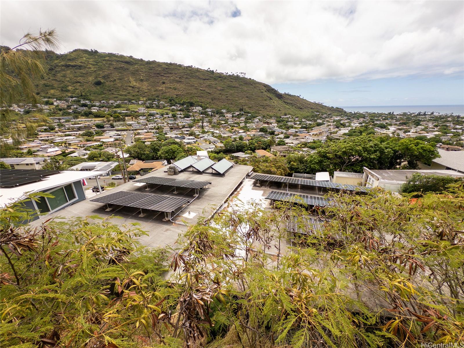 658  Aipuni Street Aina Haina Area, Diamond Head home - photo 2 of 23